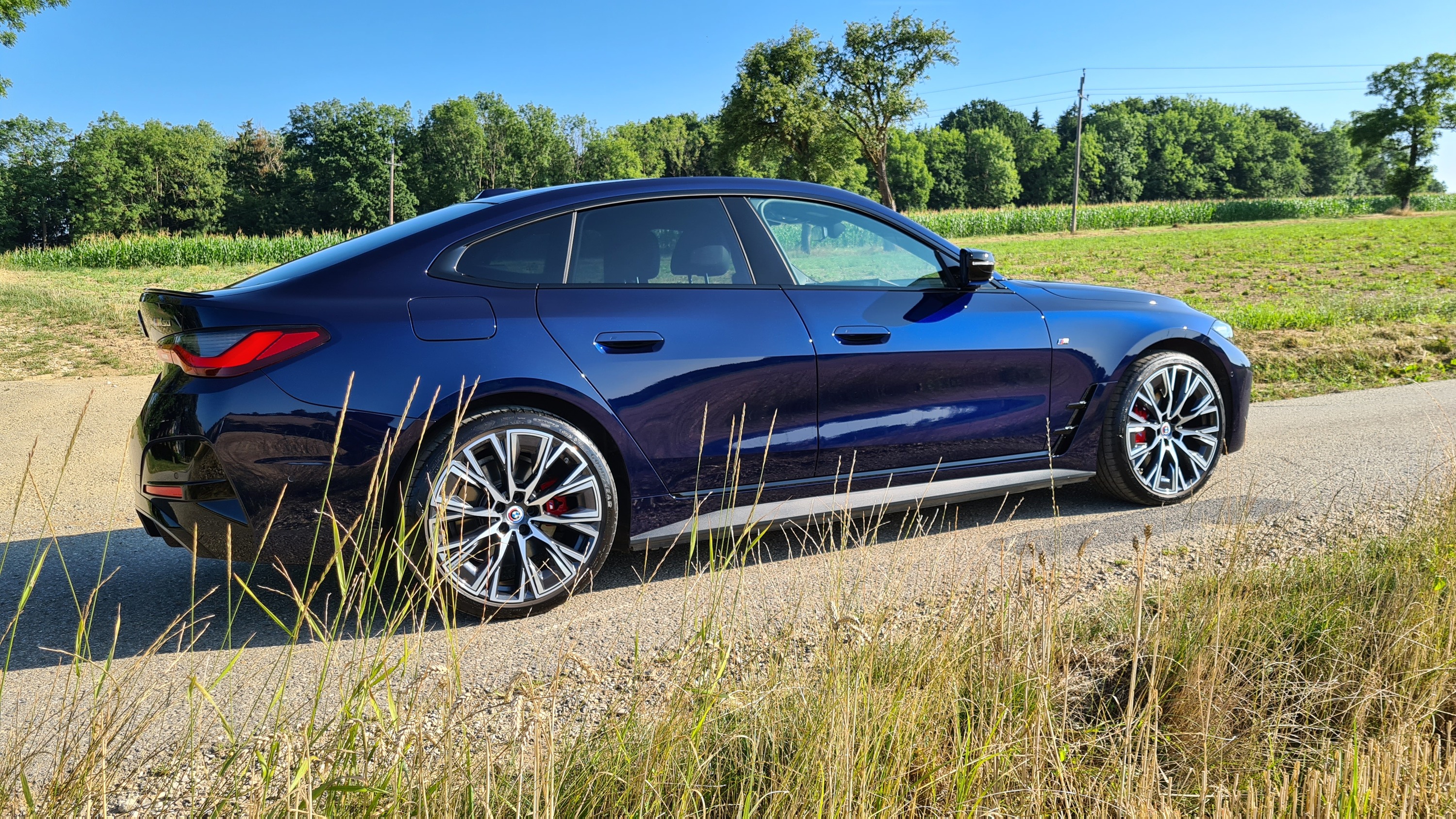 BMW i4 M50 in tansanitblau